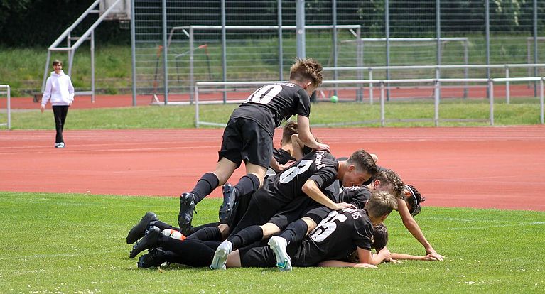 Schlusspfiff der Saison 2021/22: Jetzt Meisterfotos einsenden