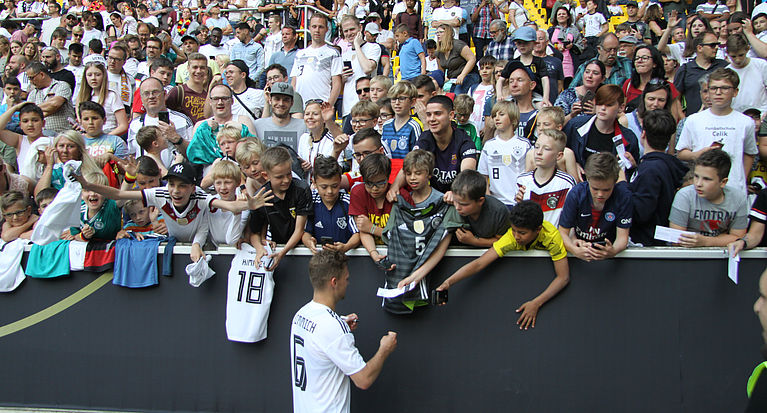 20.500 Fans bejubeln das DFB-Team in Aachen